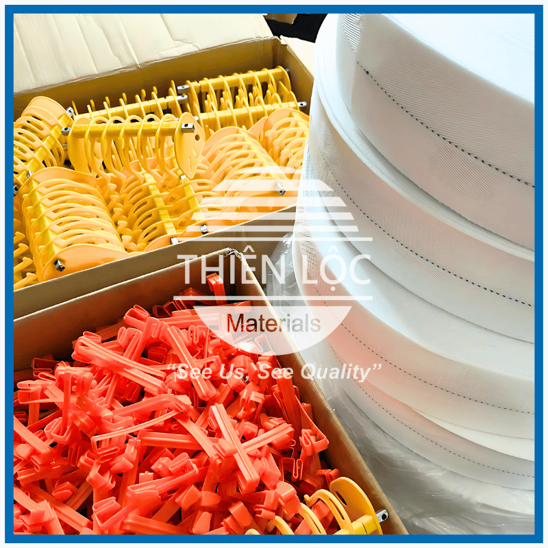 Tay Đỡ Trứng Gà Và Kẹp Băng Tải Trứng Gà
