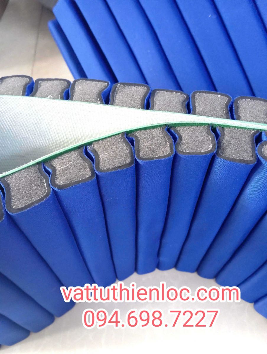 Dây đai (băng tải PVC) đắp mút xốp  khoét rãnh dạng đặc biệt